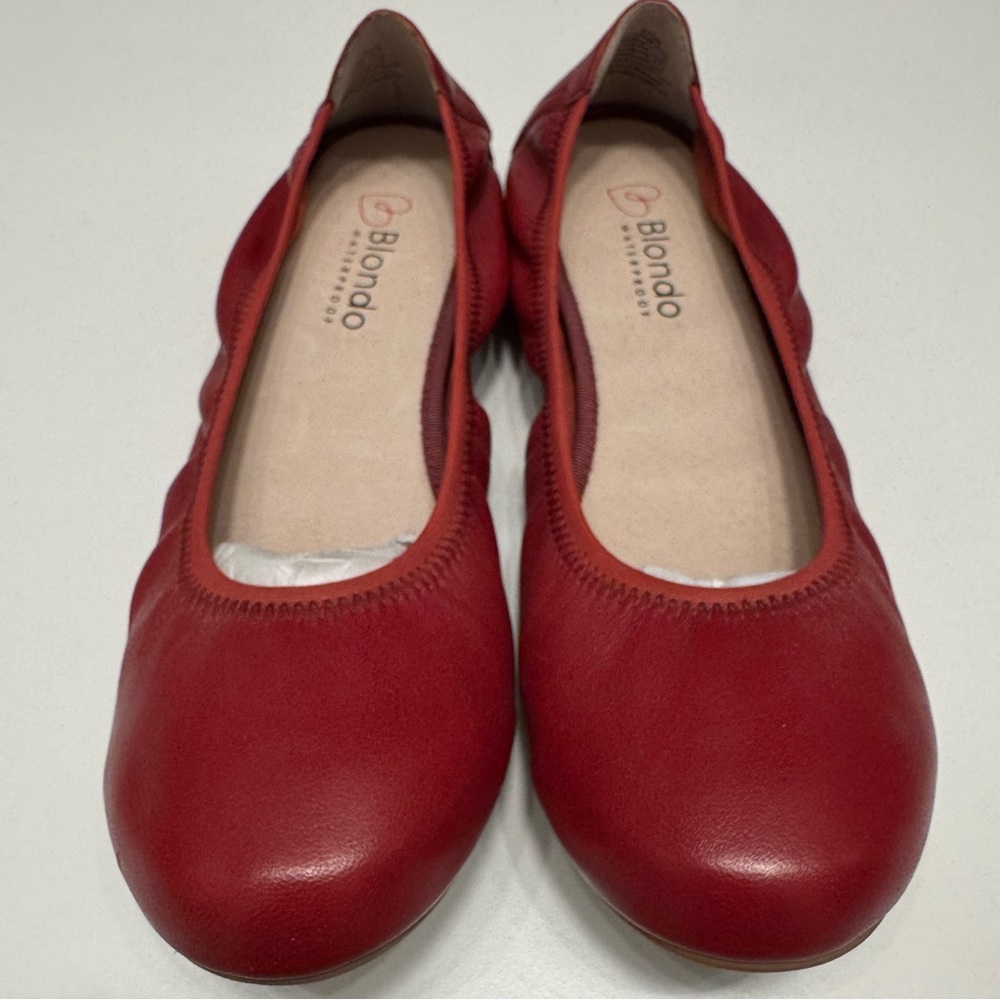 NWOB Blondo Waterproof Women's Red Leather Flats Size 8.5M